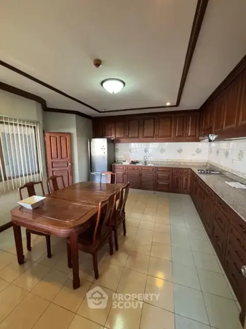 3-BR Condo at Castle Hill Mansion Condominium near BTS Ekkamai — photo 5