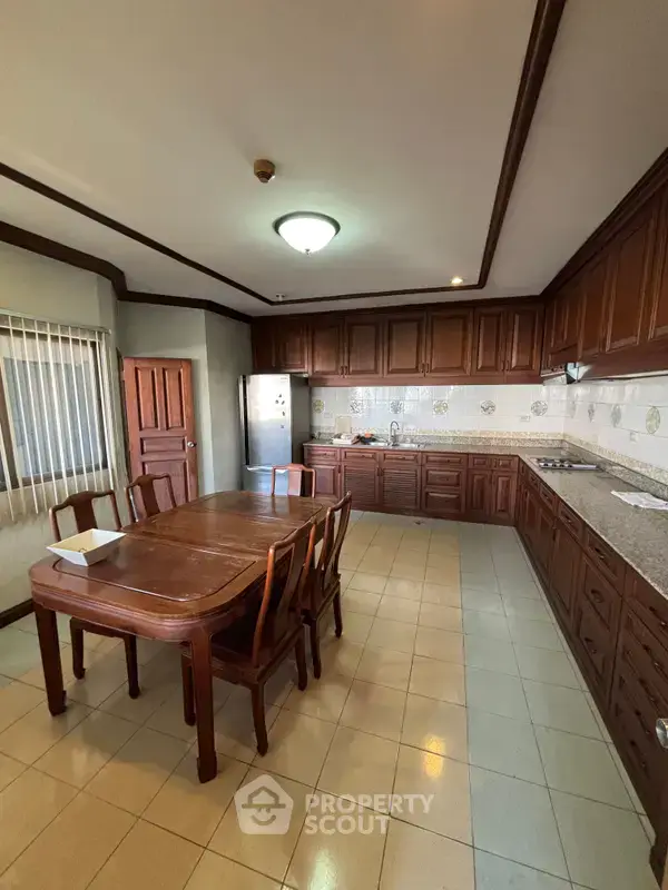 3-BR Condo at Castle Hill Mansion Condominium near BTS Ekkamai — photo 5