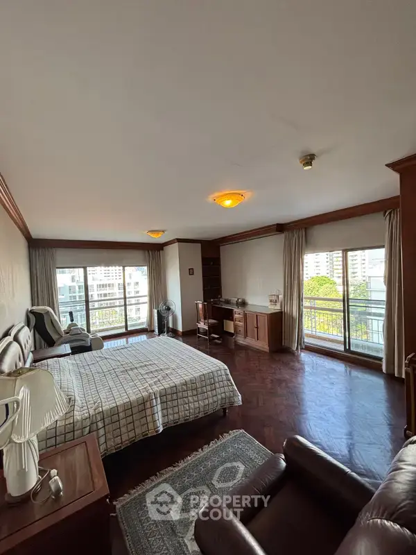 3-BR Condo at Castle Hill Mansion Condominium near BTS Ekkamai — photo 6
