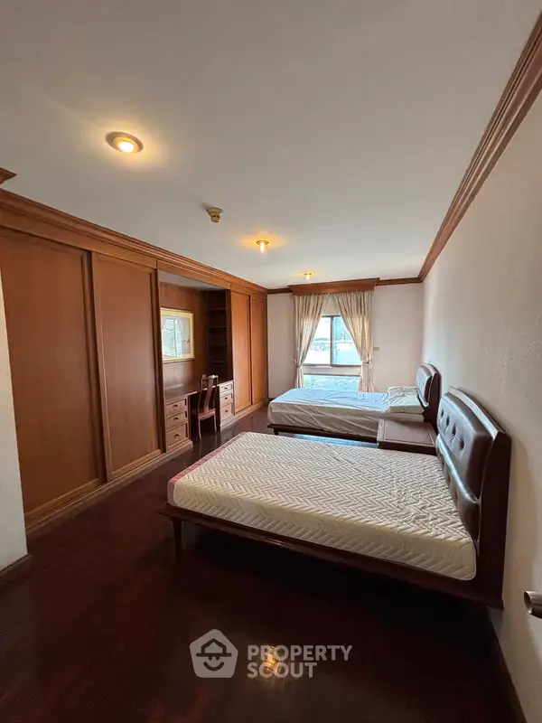 3-BR Condo at Castle Hill Mansion Condominium near BTS Ekkamai — photo 7