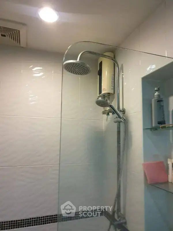 1-BR Condo at Sirin Residence Condo Pattanakarn near ARL Ramkhamhaeng — photo 6