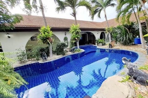 House in Pattaya, Thailand 4 bedrooms № 54636