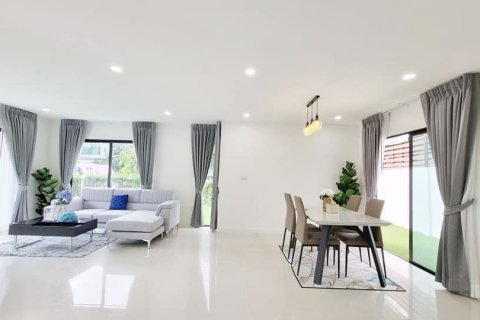 House in Prawet, Bangkok, Thailand 3 bedrooms № 47617