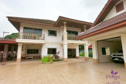 House in Chiang Mai, Thailand 5 bedrooms № 120402