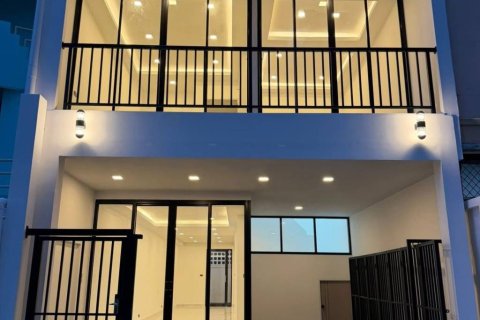Townhouse in Pattaya, Thailand 4 bedrooms № 153951