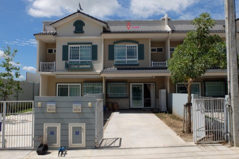 Townhouse in San Sai, Thailand 2 bedrooms № 205640