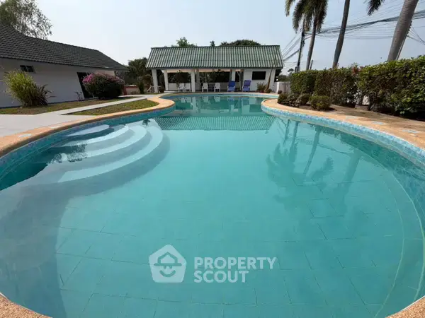 6-BR Villa close to Pattaya