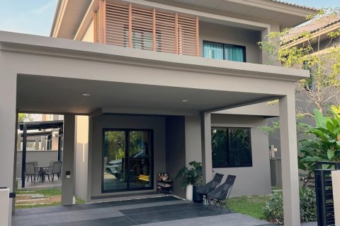 House in Bangkok, Thailand 4 bedrooms № 82428