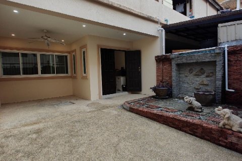 Townhouse in Pattaya, Thailand 3 bedrooms № 135446