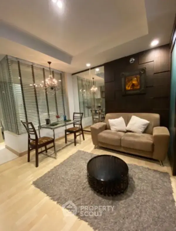 1-BR Condo at The Rajdamri near BTS Ratchadamri
