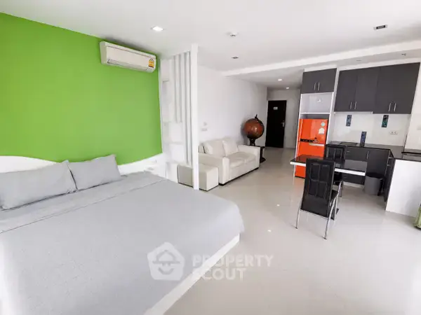 Studio Condo at Jada Beach Condo close to Pattaya