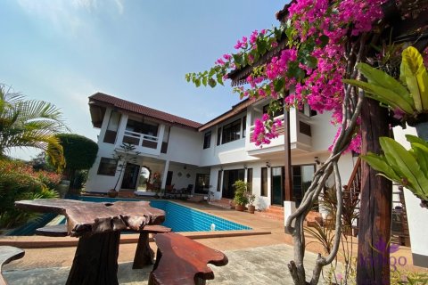 House in San Sai, Thailand 6 bedrooms № 57942
