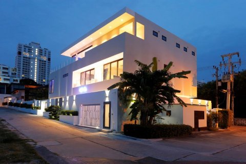 House in Pattaya, Thailand 6 bedrooms № 8849
