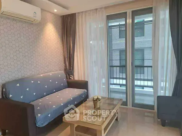 1-BR Condo at Estanan Condo Pattaya close to Phratamnak