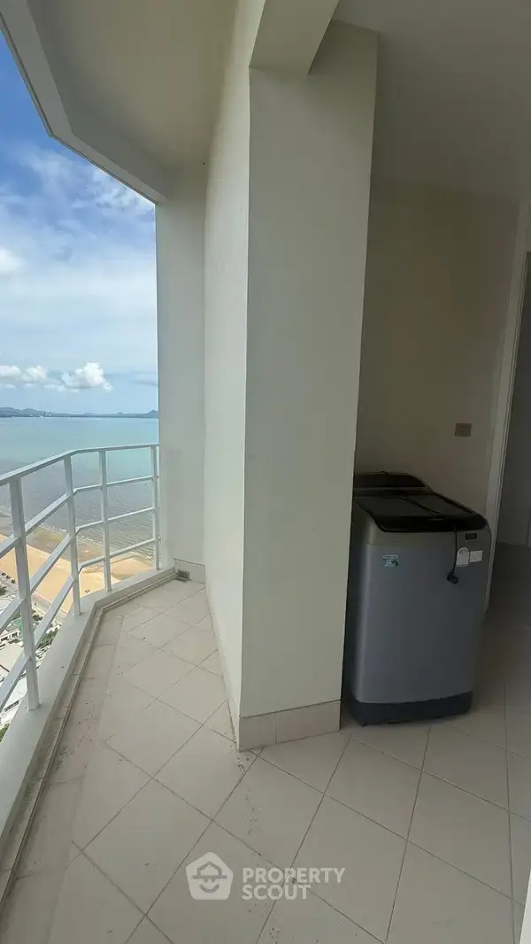 3-BR Condo at Reflection Jomtien Beach Pattaya close to Pattaya