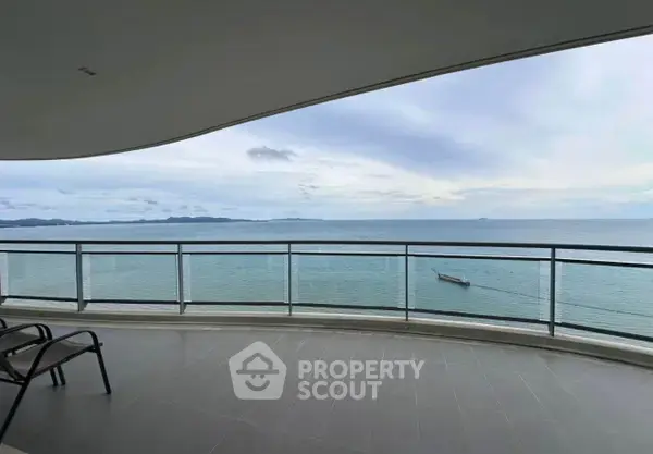 3-BR Condo at Reflection Jomtien Beach Pattaya close to Pattaya