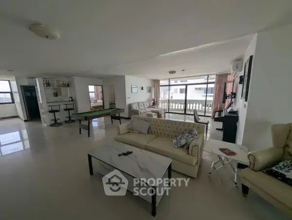 2-BR Condo at Jomtien Complex Condotel close to Jomtien Beach