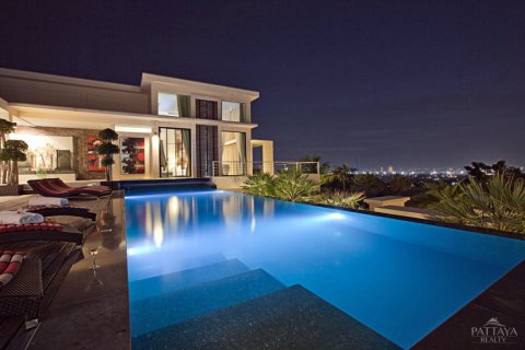 House in Pattaya, Thailand 4 bedrooms № 23327