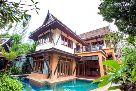 House in Pattaya, Thailand 4 bedrooms № 8574