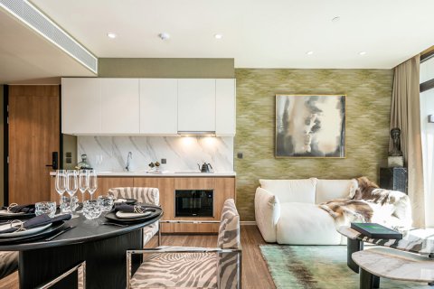 Condo in Bangkok, Thailand, 3 bedrooms in Muniq Sukhumvit 23 № 9644