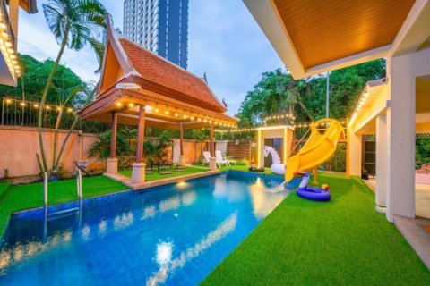 Villa in Pattaya, Thailand 3 bedrooms № 101658