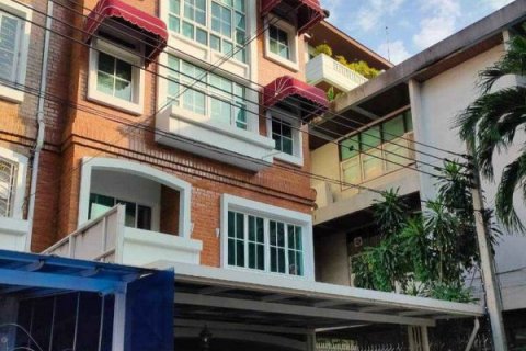 Townhouse in Bangkok, Thailand 4 bedrooms № 65578