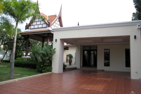 House in Pattaya, Thailand 3 bedrooms № 22754