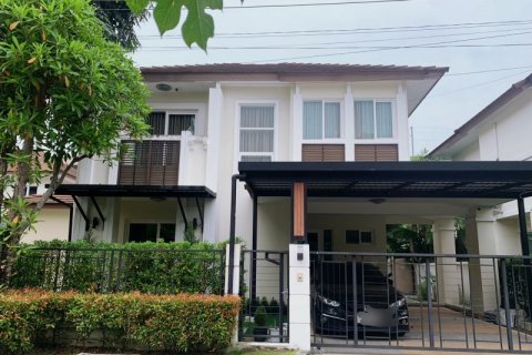 House in Bangkok, Thailand 4 bedrooms № 65904