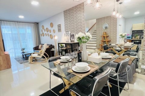 Townhouse in Chiang Mai, Thailand 3 bedrooms № 152737