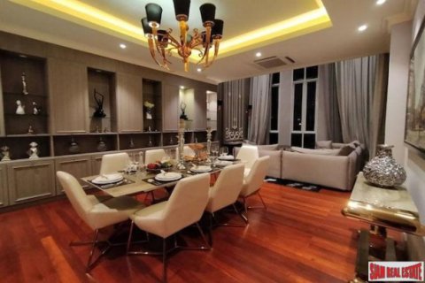 Townhouse in Pattaya, Thailand 4 bedrooms № 203145