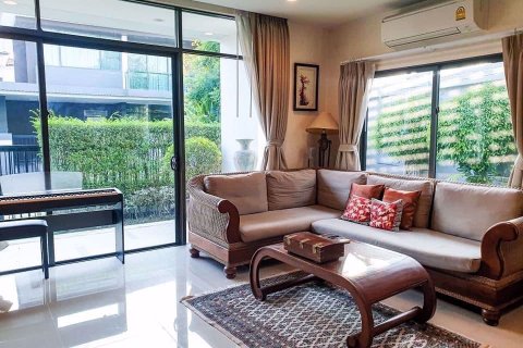 House in Bang Kapi, Bangkok, Thailand 4 bedrooms № 47702