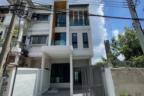 Townhouse in Bangkok, Thailand 4 bedrooms № 111658