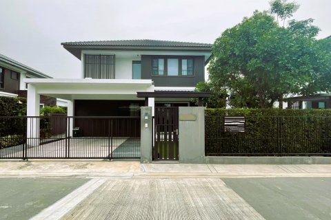 House in Bangkok, Thailand 4 bedrooms № 65503