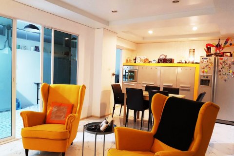 Townhouse in Bangkok, Thailand 3 bedrooms № 144122