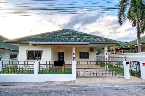 House in Pattaya, Thailand 3 bedrooms № 68574