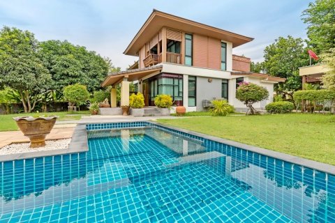 House in Pattaya, Thailand 4 bedrooms № 8616