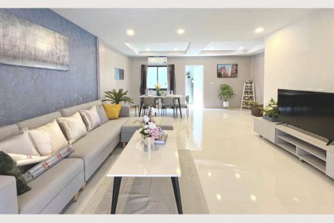 Townhouse on Jomtien Beach, Pattaya, Thailand 3 bedrooms № 101442