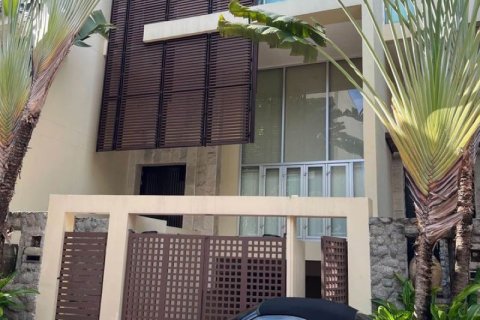 Townhouse in Bangkok, Thailand 3 bedrooms № 80494