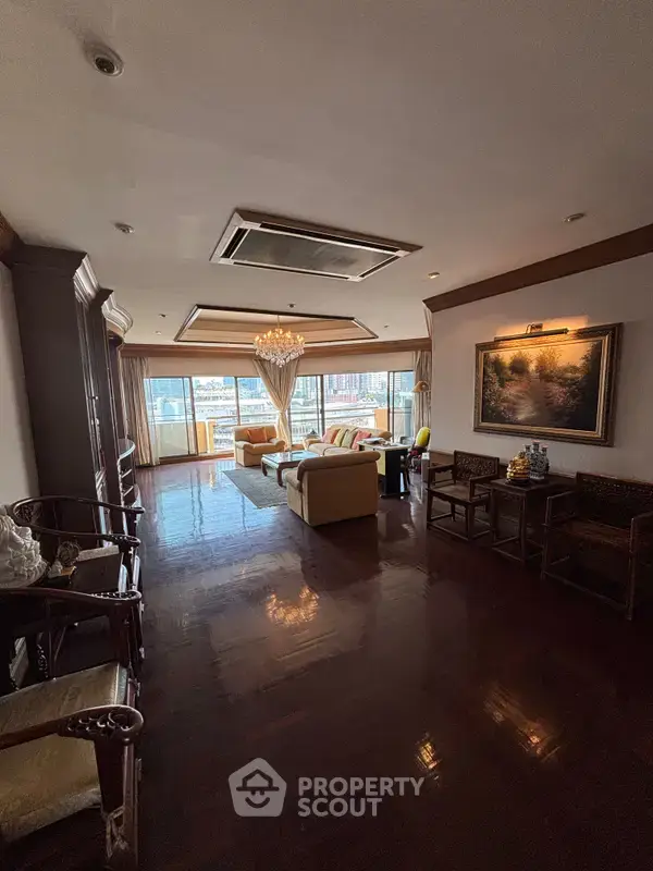 3-BR Condo at Castle Hill Mansion Condominium near BTS Ekkamai