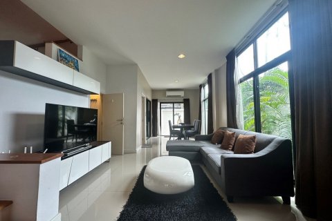 Townhouse in Bangkok, Thailand 4 bedrooms № 69388